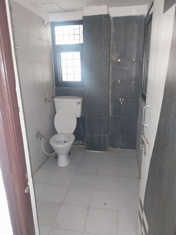 Bathroom, viddhi-tower 3 Bedroom 1300 Sq.Ft. Apartment In Mahagunpuram Ghaziabad 9057518