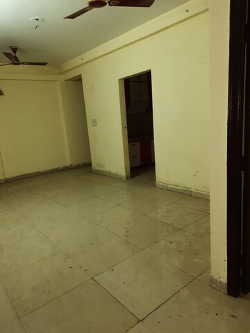 Room in 2 BHK Apartment at Mahagun Mahagunpuram, Shastri Nagar – for Sale