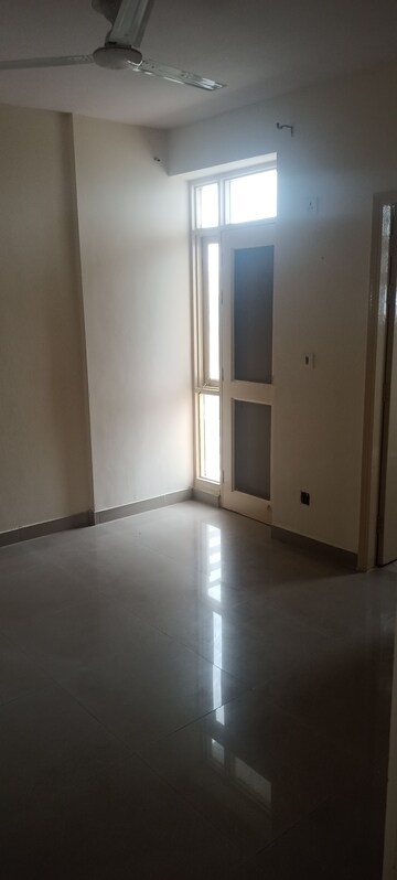Room in 2 BHK Apartment at RAS Palm Residency, Sector 76 – for Sale