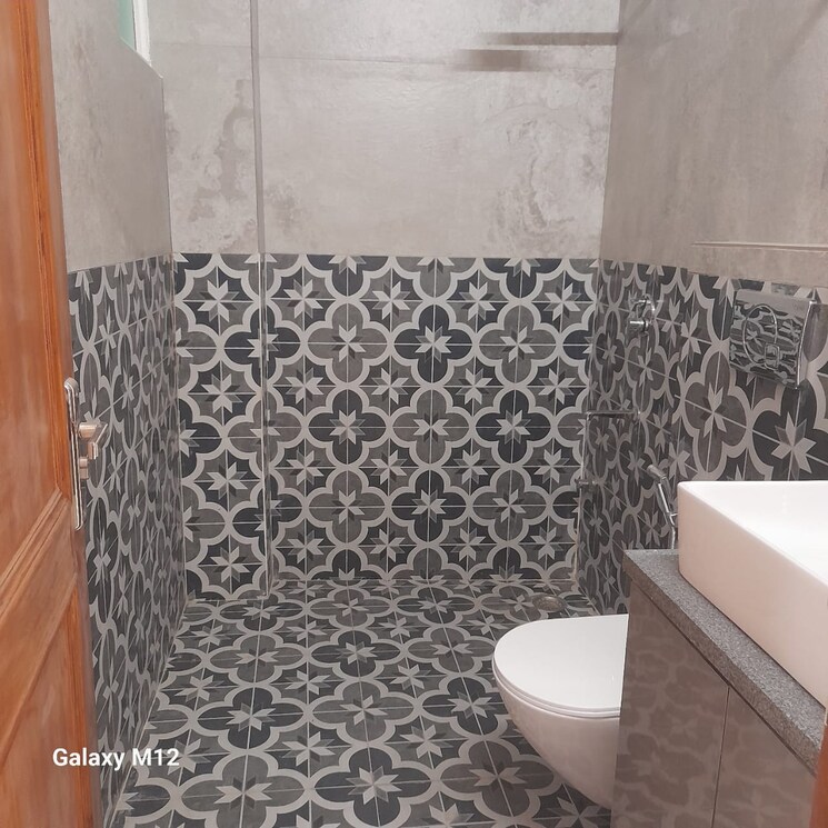 Bathroom, greater kailash i 3 Bedroom 208 Sq.Yd. Builder Floor In Greater Kailash I Delhi 9057612