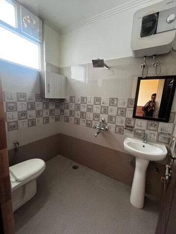 Team Area in 2 BHK Builder Floor at Danda Dhoran – for Rent