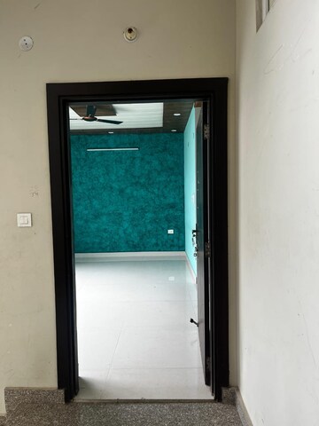 Room in 2 BHK Builder Floor at Danda Dhoran – for Rent
