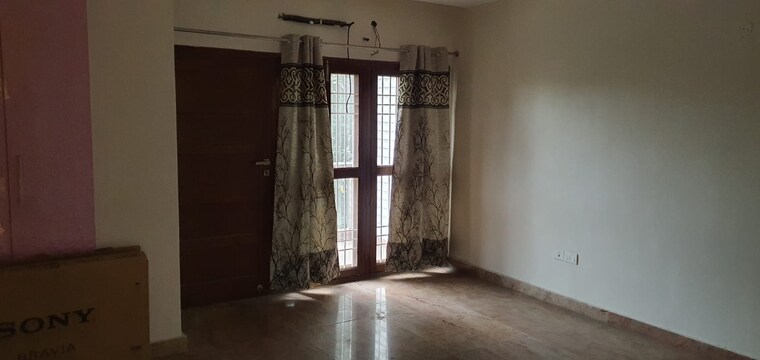 Room, defence colony 3 Bedroom 217 Sq.Yd. Builder Floor In Defence Colony Delhi 9057733