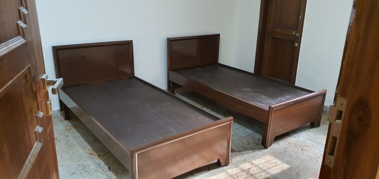 Bedroom, defence colony 3 Bedroom 217 Sq.Yd. Builder Floor In Defence Colony Delhi 9057733