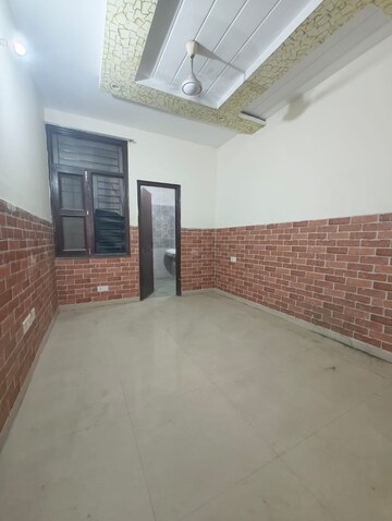 Room in 2 BHK Builder Floor at Pir Machalla – for Sale