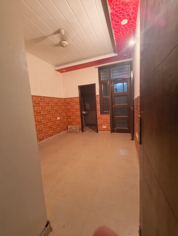 Room in 2 BHK Builder Floor at Pir Machalla – for Sale