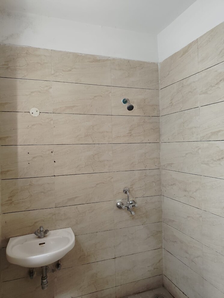 Bathroom, pir machalla 2 Bedroom 1000 Sq.Ft. Builder Floor In Pir Machalla Zirakpur 9057764