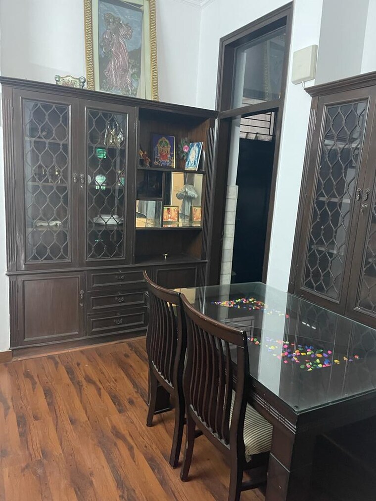 Living Room, defence colony 3 Bedroom 217 Sq.Yd. Builder Floor In Defence Colony Delhi 9057778