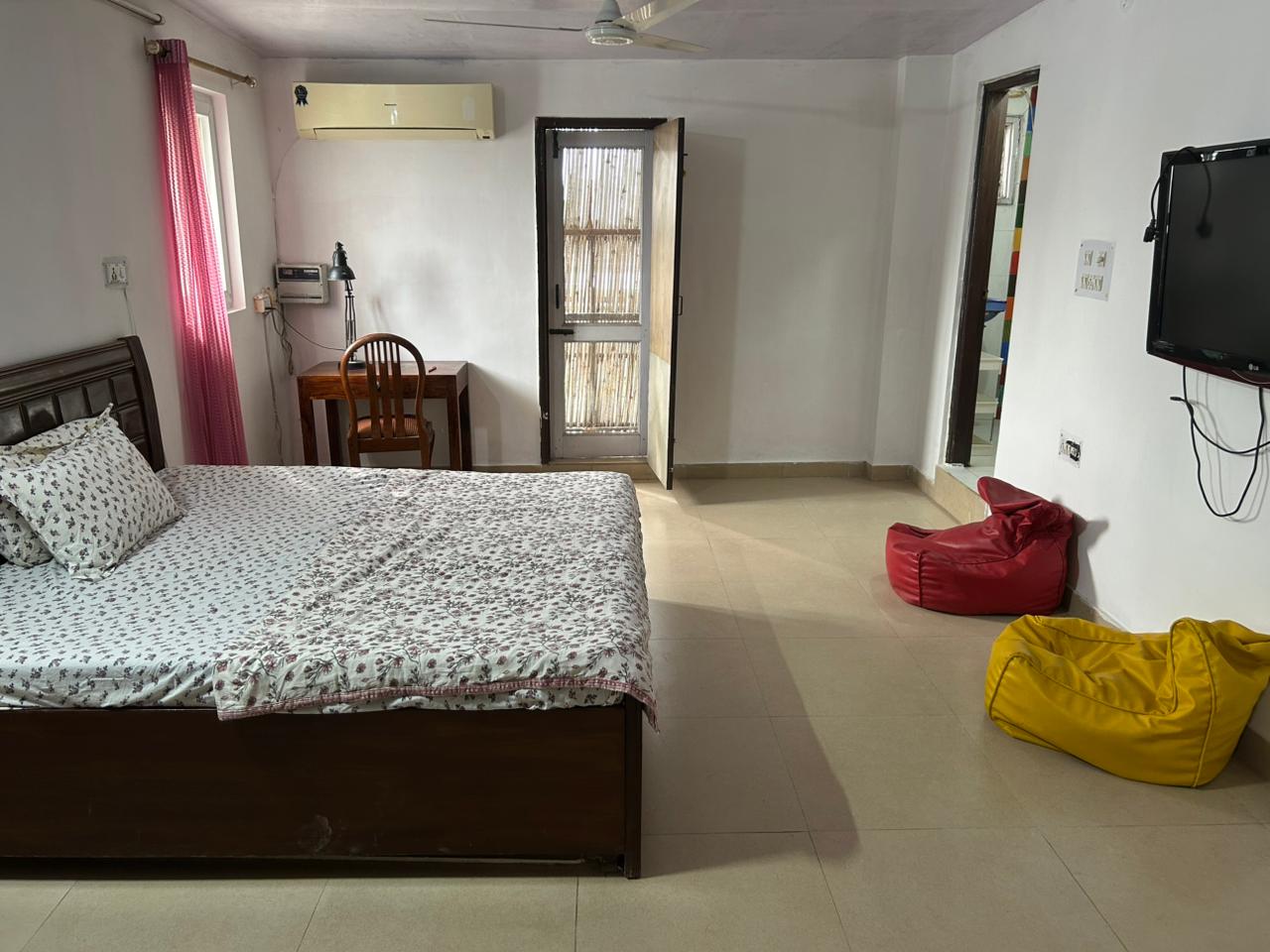 2 BHK Apartment For Rent in Gaur City 2 - 10th Avenue
