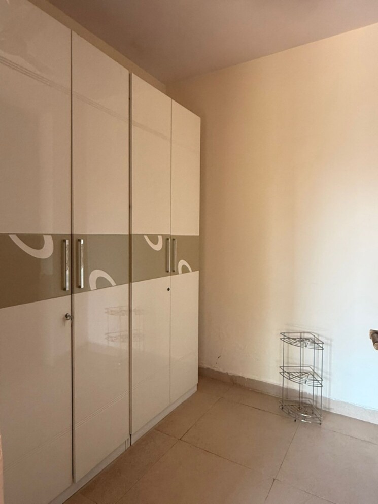 Room, sector 3 greater noida 2 Bedroom 200 Sq.Mt. Villa In Sector 3 Greater Noida Greater Noida 9057878