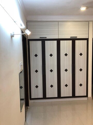 Furnished Amenities in 2 BHK Apartment at Raheja Sherwood, Goregaon East – for Rent