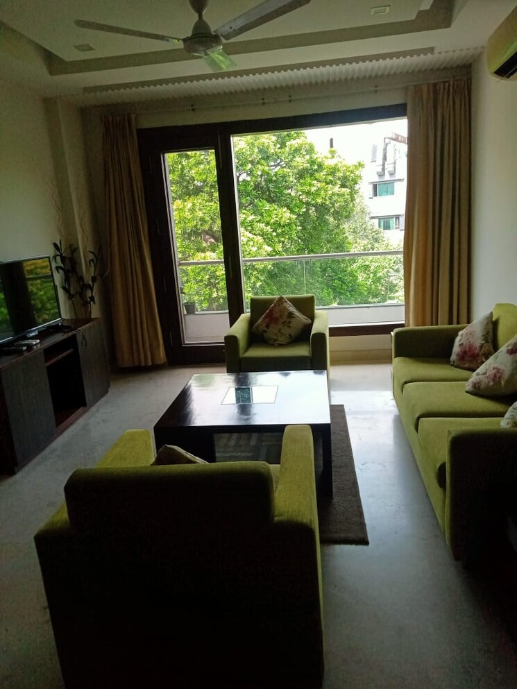 Team Area, defence colony 2 Bedroom 217 Sq.Yd. Builder Floor In Defence Colony Delhi 9057911