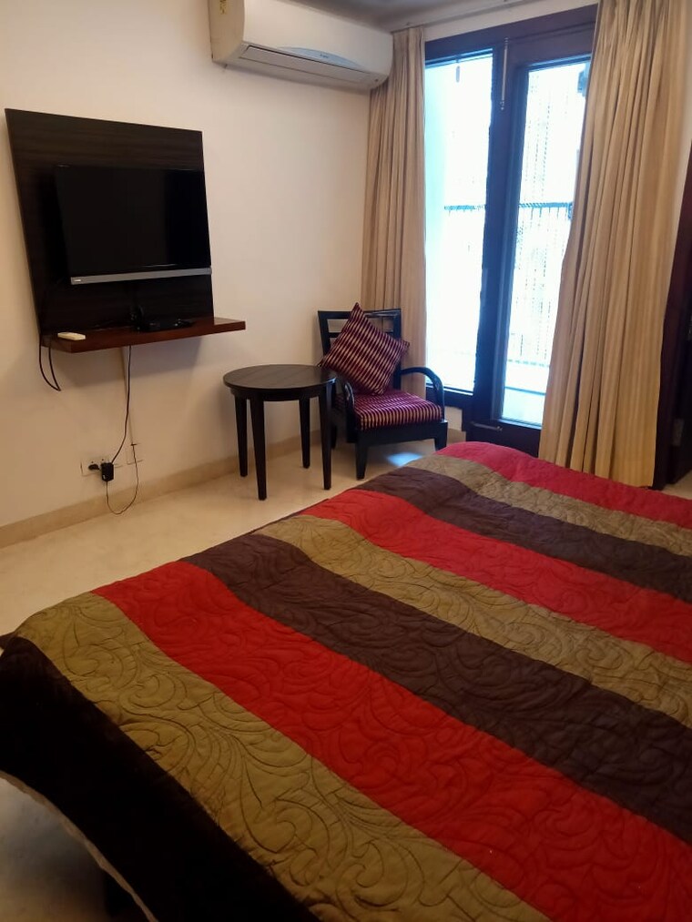 Bedroom, defence colony 2 Bedroom 217 Sq.Yd. Builder Floor In Defence Colony Delhi 9057911
