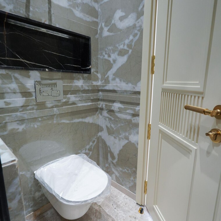 Bathroom, jor bagh 4 Bedroom 375 Sq.Yd. Builder Floor In Jor Bagh Delhi 9057937