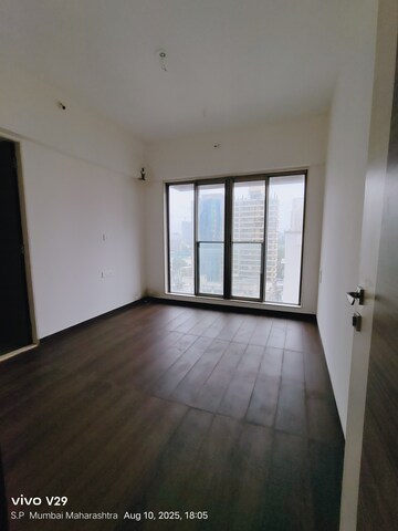 Room in 2 BHK Apartment at Chandak Cornerstone, Worli – for Rent