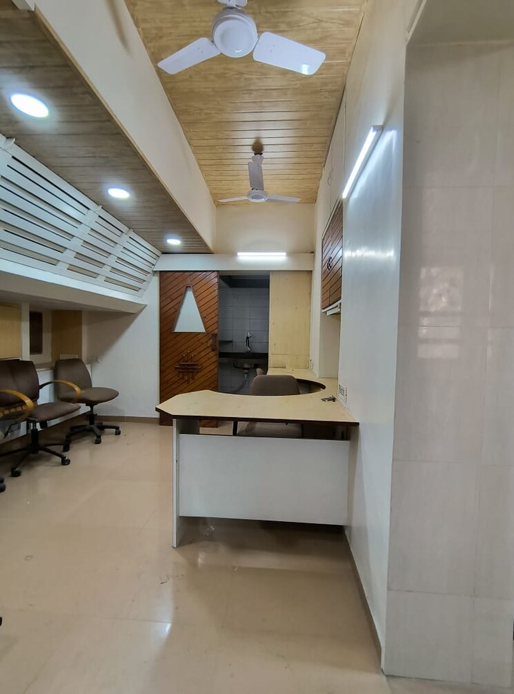 Team Area, dadar east Commercial Office Space 450 Sq.Ft. In Dadar East Mumbai 9057956