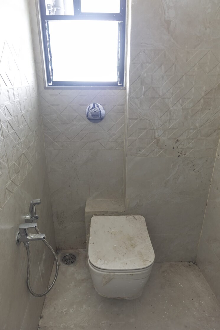 Bathroom, ratnamani-platinum-square Commercial Office Space 315 Sq.Ft. In Naupada Thane 9057447