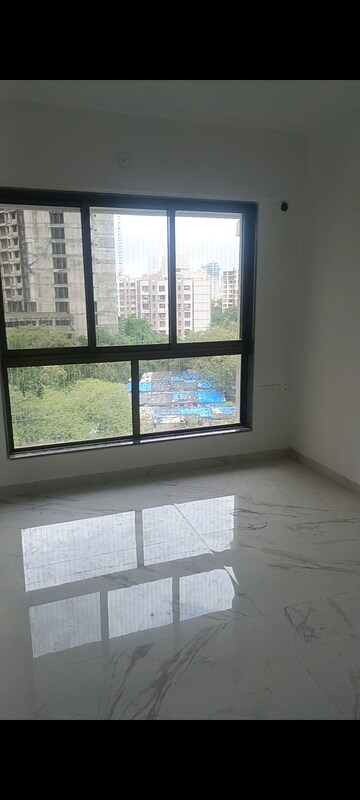 Room in 2 BHK Apartment at Anant Tara, Kandivali West – for Rent
