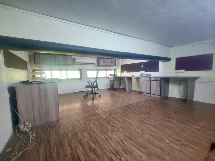  Parking, malad west Commercial Office Space 500 Sq.Ft. In Malad West Mumbai 9058096