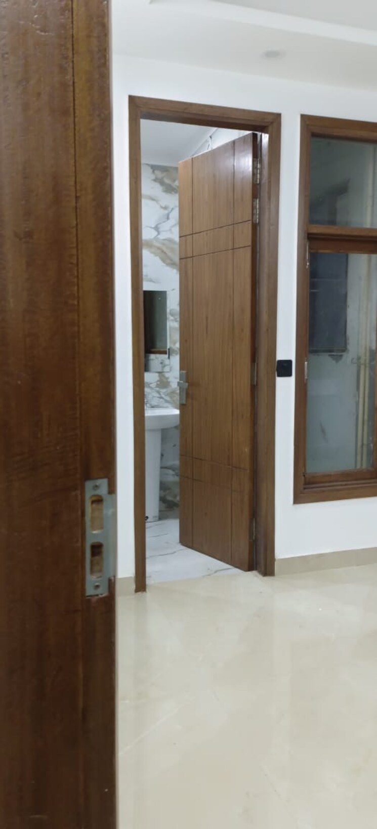 Room, freedom fighters enclave 3 Bedroom 1250 Sq.Ft. Builder Floor In Freedom Fighters Enclave Delhi 9058099