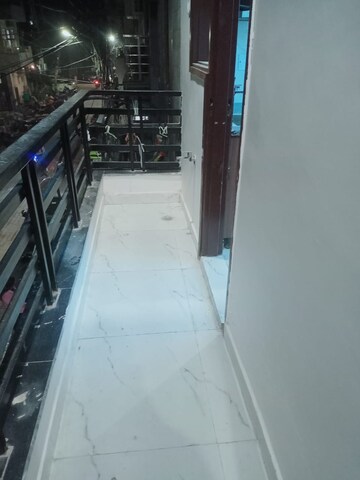 Balcony in 1 RK Builder Floor at Unitech South City 1, South City 1 – for Rent