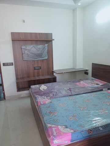 Bedroom in 1 RK Builder Floor at Unitech South City 1, South City 1 – for Rent