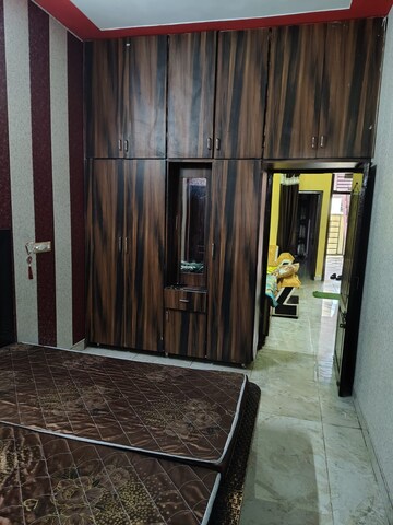 Room in 2 BHK Builder Floor at Vip Road – for Rent