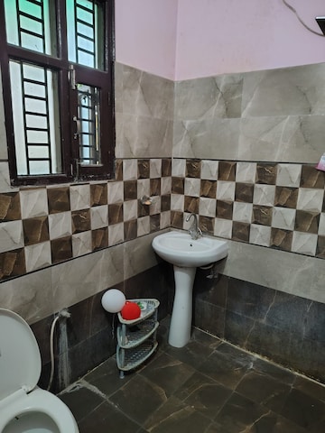 Attached Bathroom in 2 BHK Builder Floor at Vip Road – for Rent