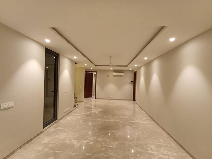 Room, sector 62 3.5 Bedroom 1800 Sq.Ft. Builder Floor In Sector 62 Gurgaon 9058136