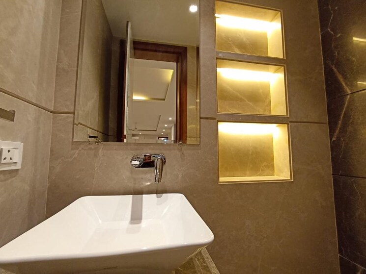 Bathroom, sector 62 3.5 Bedroom 1800 Sq.Ft. Builder Floor In Sector 62 Gurgaon 9058136