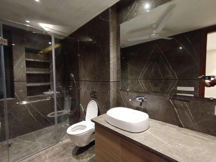 Bathroom, sector 62 3.5 Bedroom 1800 Sq.Ft. Builder Floor In Sector 62 Gurgaon 9058136