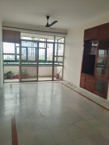 Room in 2 BHK Apartment at Ansal Sushant Estate, Sector 52 – for Rent