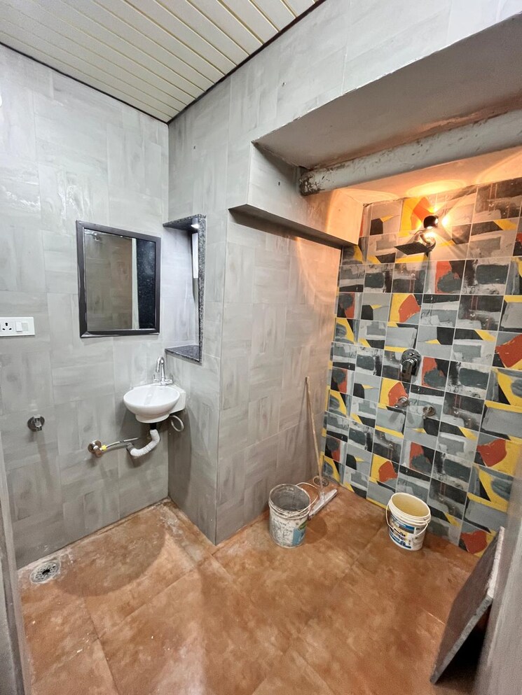 Bathroom, paschim vihar 2 Bedroom 740 Sq.Ft. Builder Floor In Paschim Vihar Delhi 9058151