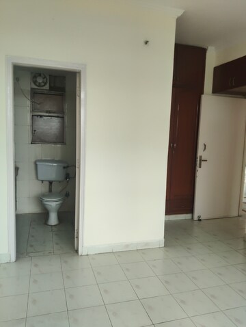 Room in 2 BHK Apartment at Ansal Sushant Estate, Sector 52 – for Rent