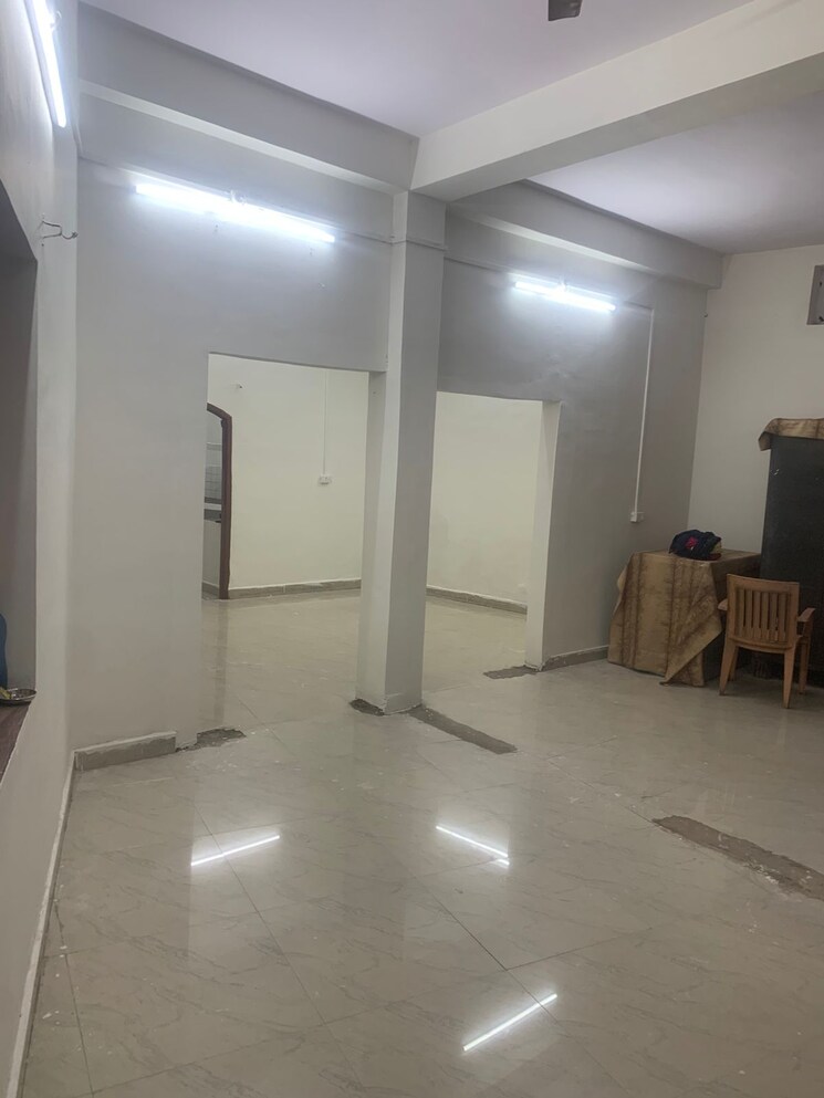 Room, ratu road Commercial Office Space 1500 Sq.Ft. In Ratu Road Ranchi 9058148