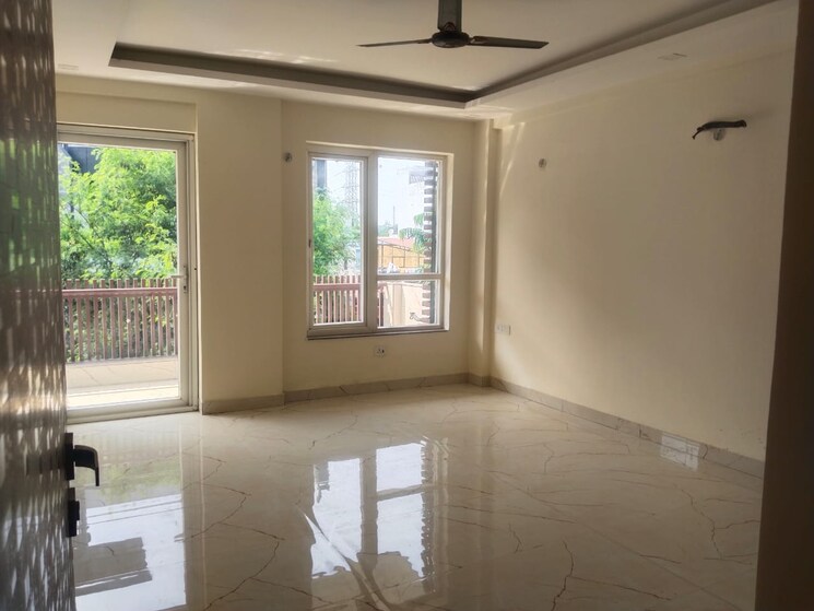 Room, dlf phase ii 3 Bedroom 300 Sq.Yd. Builder Floor In Dlf Phase ii Gurgaon 9058156