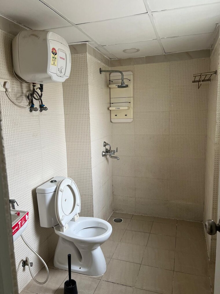 Bathroom, amar colony 2 Bedroom 100 Sq.Yd. Builder Floor In Amar Colony Delhi 9058166