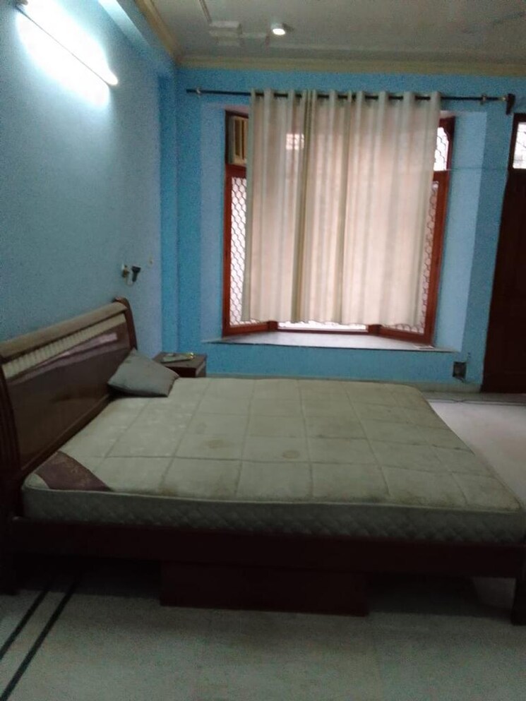 Bedroom, amar colony 2 Bedroom 100 Sq.Yd. Builder Floor In Amar Colony Delhi 9058207