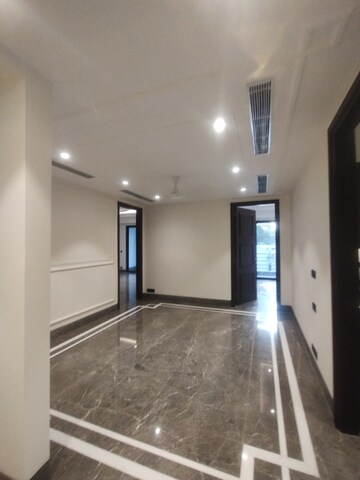 Furnished Amenities in 4 BHK Builder Floor at Ansal Sushant Lok I, Sector 43 – for Rent