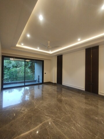 Furnished Amenities in 4 BHK Builder Floor at Ansal Sushant Lok I, Sector 43 – for Rent