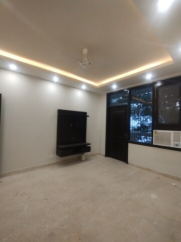 Furnished Amenities in 4 BHK Builder Floor at Ansal Sushant Lok I, Sector 43 – for Rent
