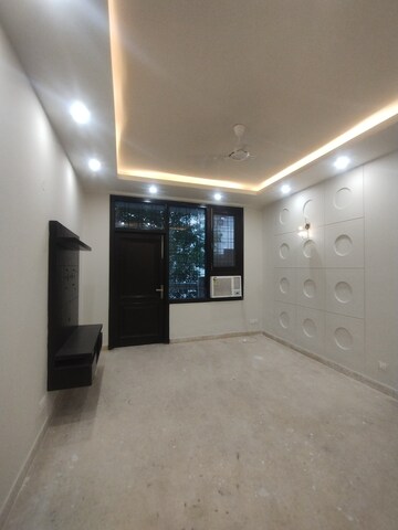 Furnished Amenities in 4 BHK Builder Floor at Ansal Sushant Lok I, Sector 43 – for Rent