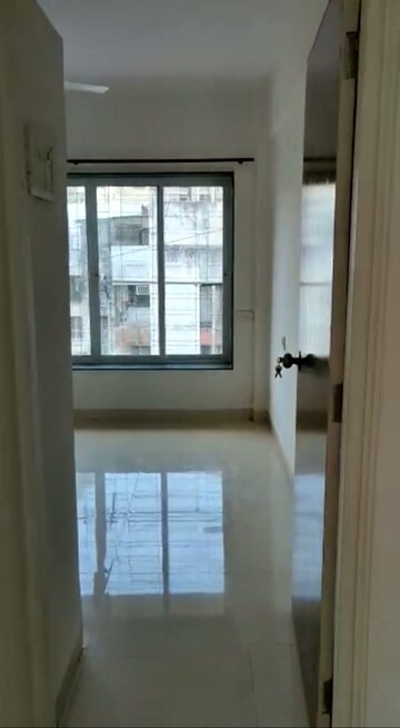 Room in 2 BHK Apartment at Lokhandwala Complex, Andheri West – for Rent