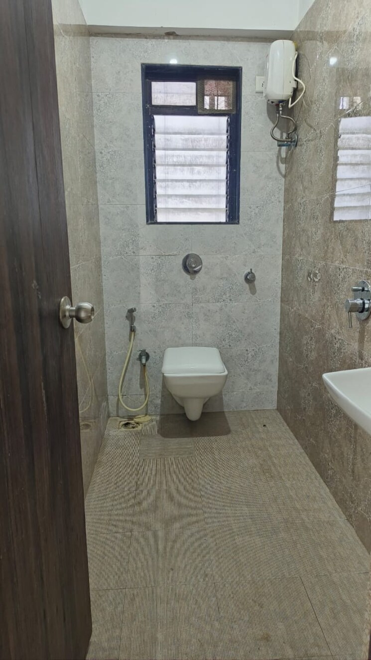 Bathroom, dadar west 2 Bedroom 700 Sq.Ft. Apartment In Dadar West Mumbai 9058244