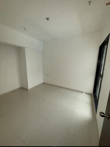 Room in 2 BHK Apartment at Runwal Eirene, Balkum Pada – for Rent