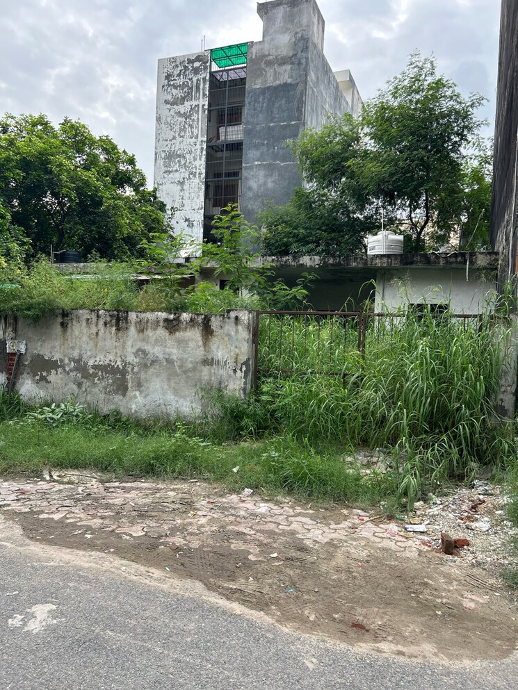 undefined, sector 105  112 Sq.Mt. Plot In Sector 105 Noida 9058263