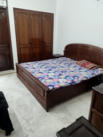Bedroom in 3 BHK Builder Floor at DLF City Phase III, Sector 24 – for Rent