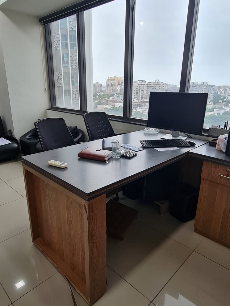 Team Area, vastrapur Commercial Office Space 588 Sq.Ft. In Vastrapur Ahmedabad 9058285