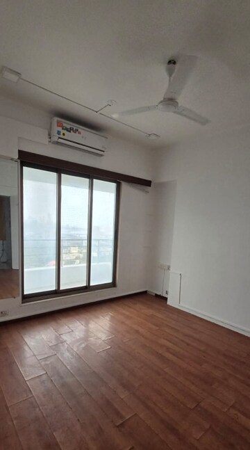 Room in 3 BHK Apartment at Zahra Tower, Worli – for Rent