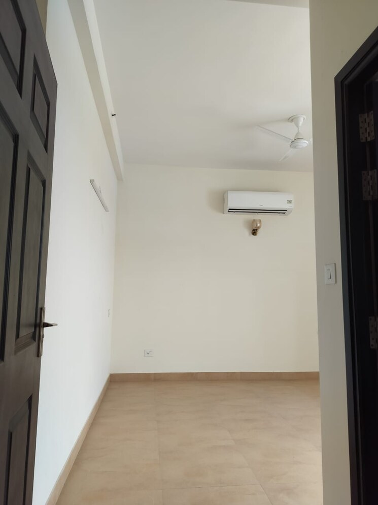 Bathroom, wave-amore 4 Bedroom 3177 Sq.Ft. Apartment In Sector 32 Noida 9058408